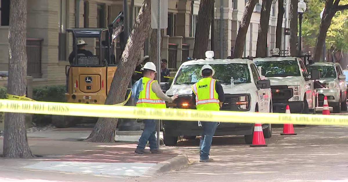 Gas leak forces evacuations at Uptown apartment complex