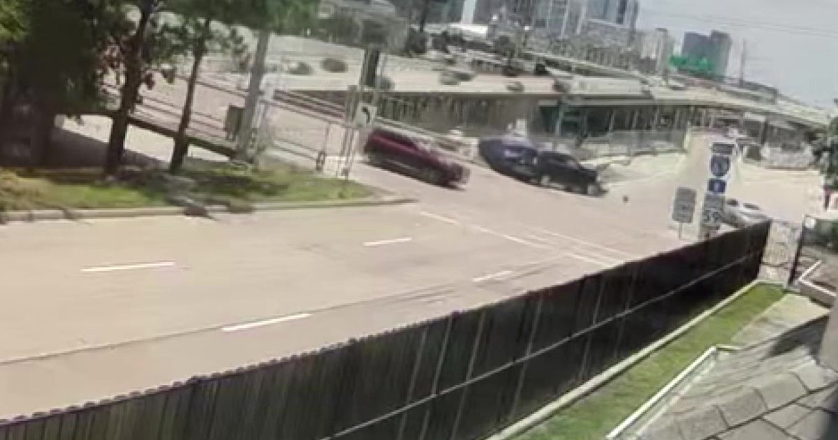 Houston resident says cameras captured 7 crashes in 1 week at same EaDo intersection