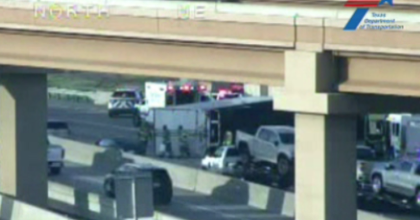 18‑wheeler overturns, blocks lanes on I‑35 in Downtown Fort Worth