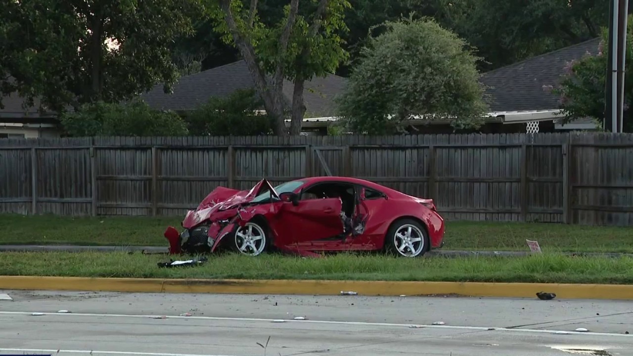 1 dead after crash in north Harris County