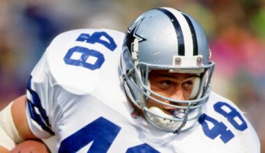 Dallas Cowboys fullback Daryl Johnston in 1991 against the Green Bay Packers; USA TODAY Sports