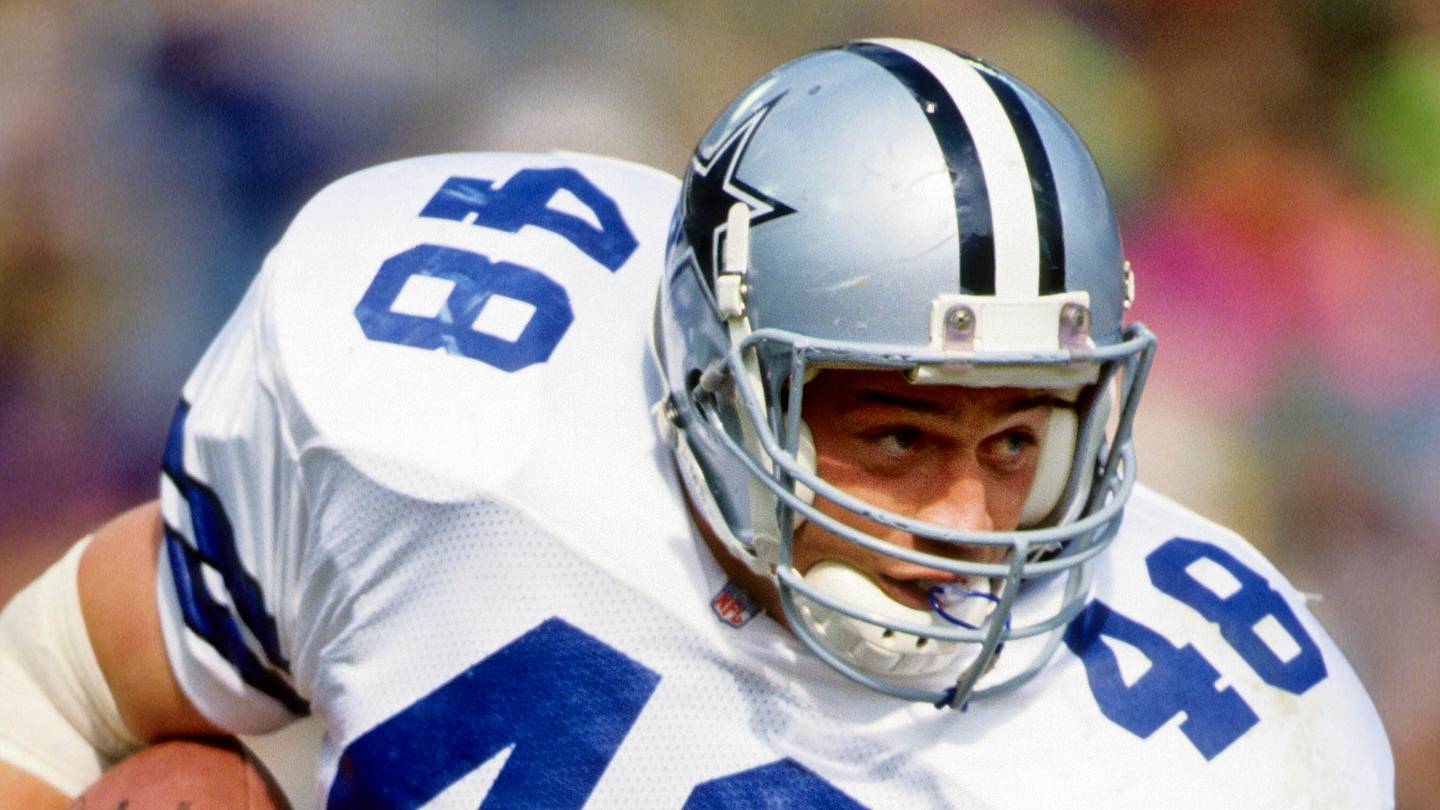 Dallas Cowboys fullback Daryl Johnston in 1991 against the Green Bay Packers; USA TODAY Sports