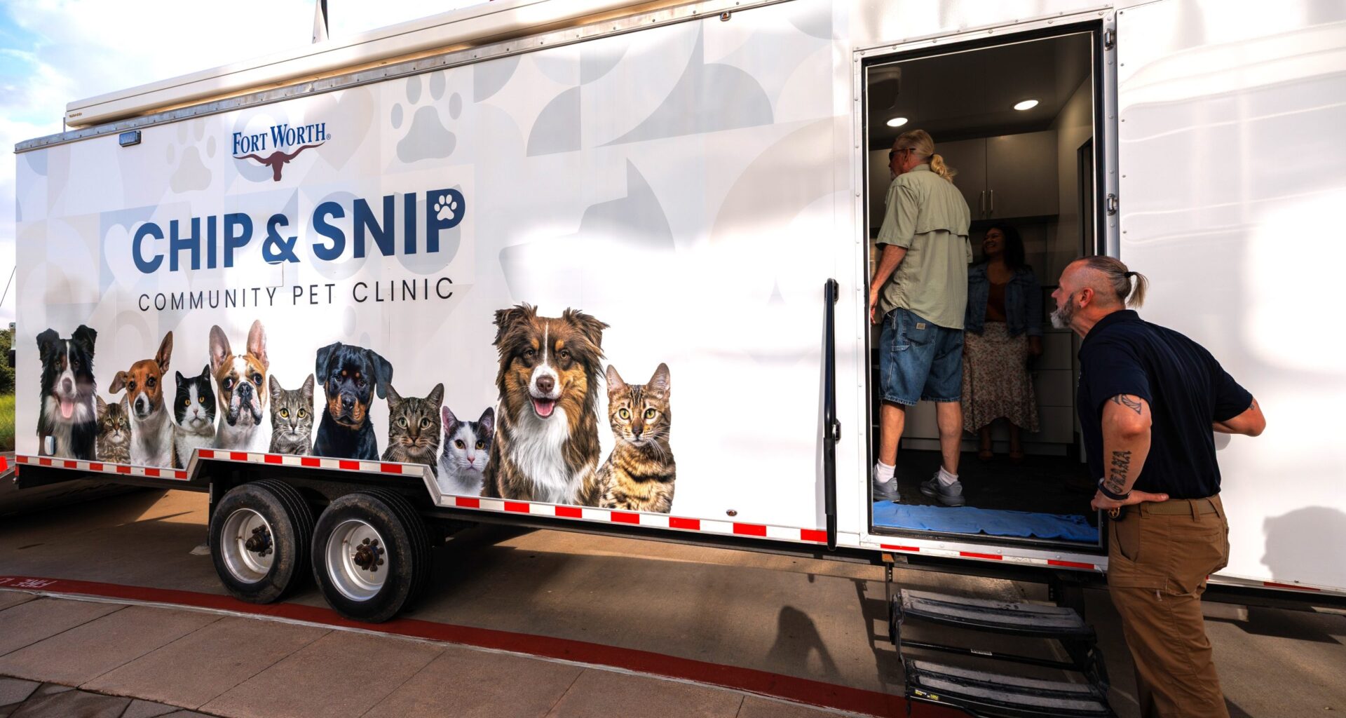 Fort Worth pauses free mobile spay-neuter clinic signups after registration surge