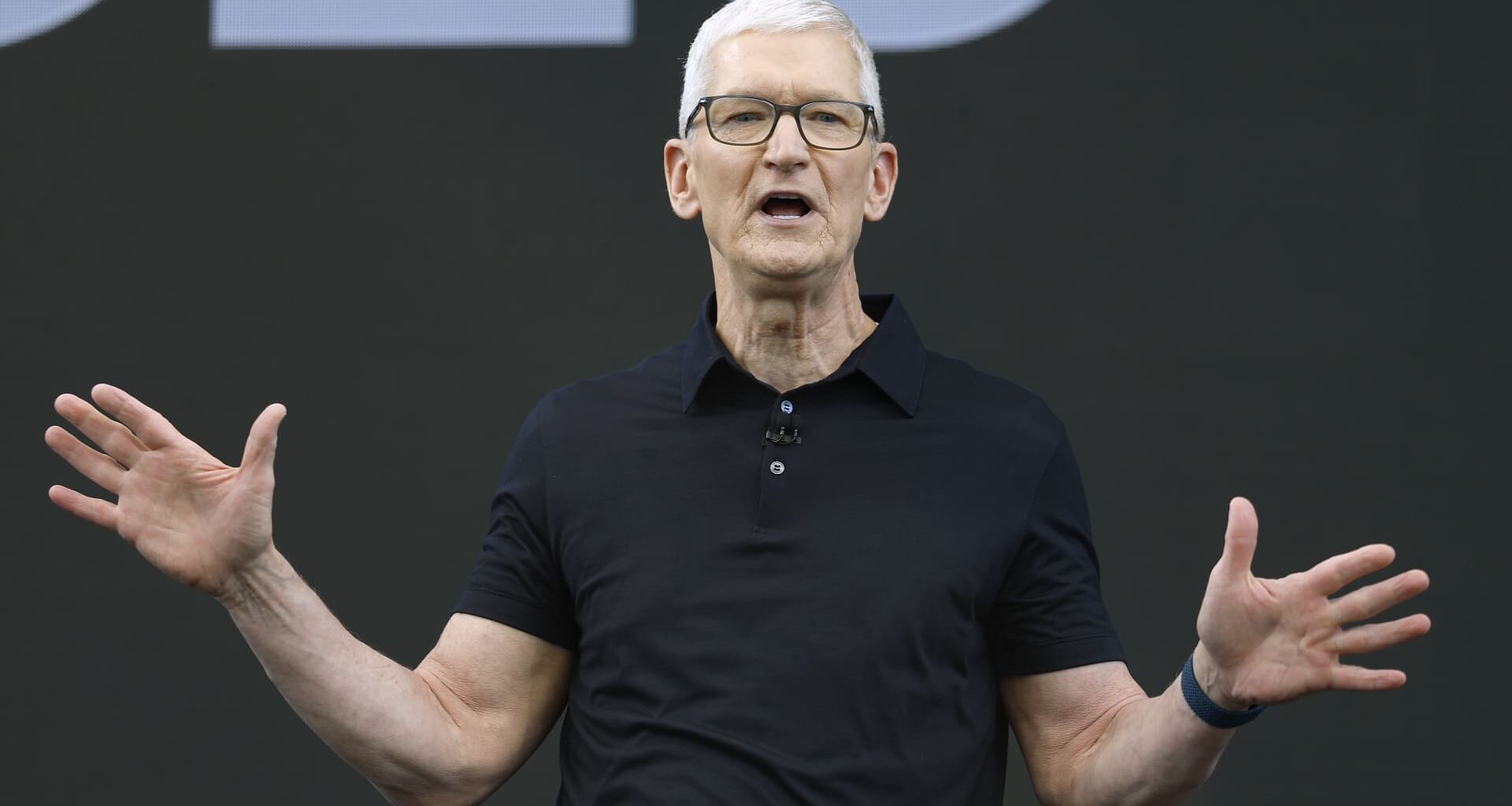 Apple's Tim Cook and Howard Lutnick open Houston manufacturing plant