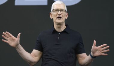 Apple's Tim Cook and Howard Lutnick open Houston manufacturing plant