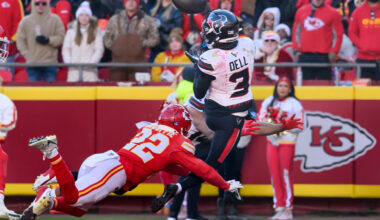 Texans WR Tank Dell returns to practice after missing season
