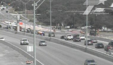 Loop 1604 crash near Stone Oak causes hour-long delays