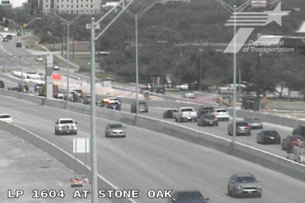 Loop 1604 crash near Stone Oak causes hour-long delays