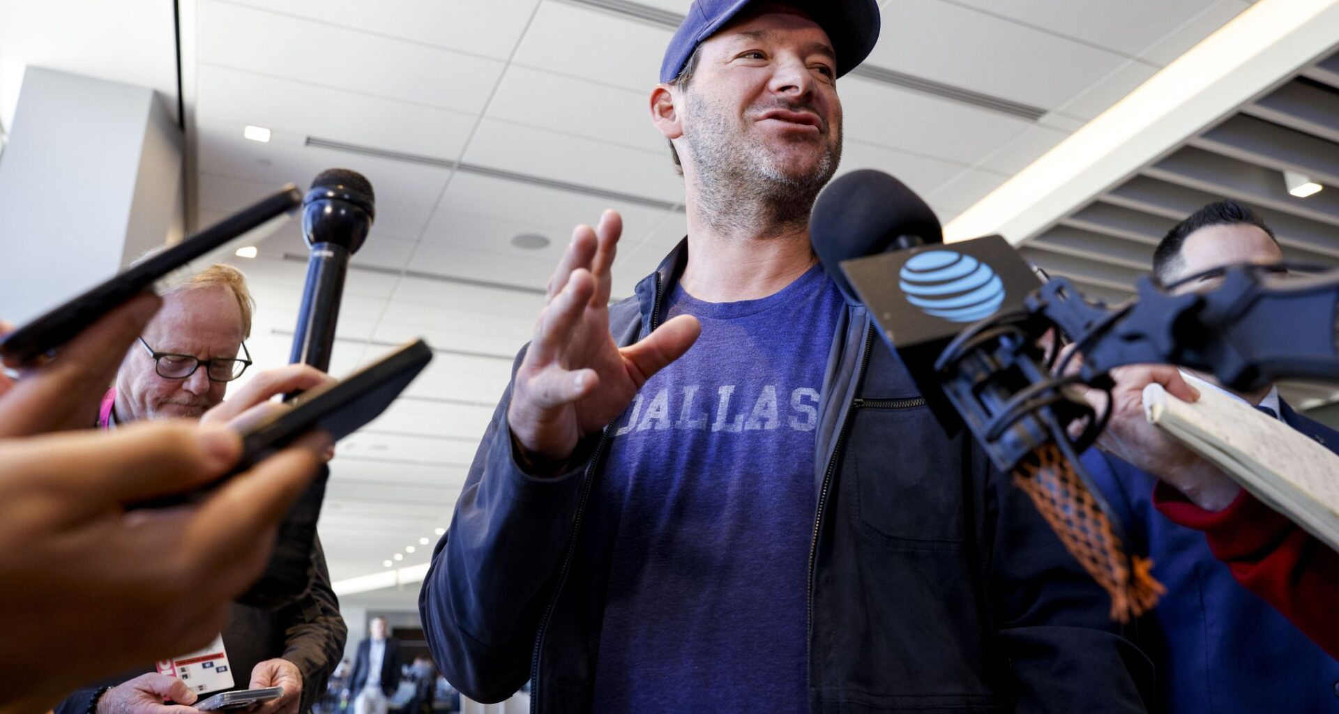 CBS Sports places Tony Romo on leave following Wisconsin arrest
