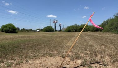 H-E-B’s Southside San Antonio lot shows new activity