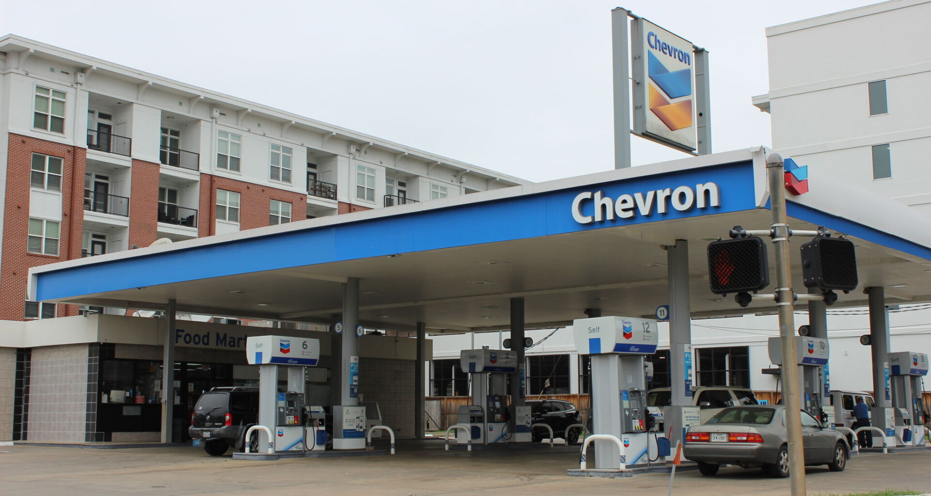 Exxon, Chevron cash in billions while Texans feel gas pain
