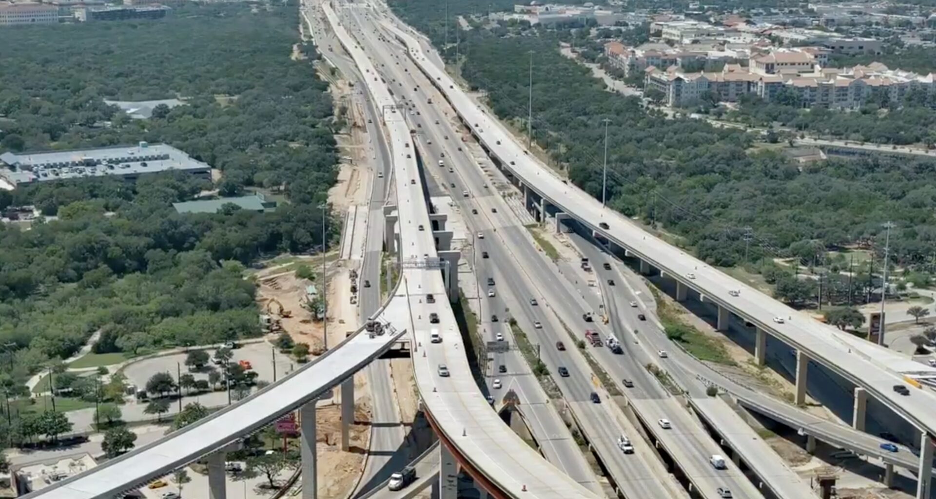TxDOT to close all I-10 lanes near the Rim in San Antonio