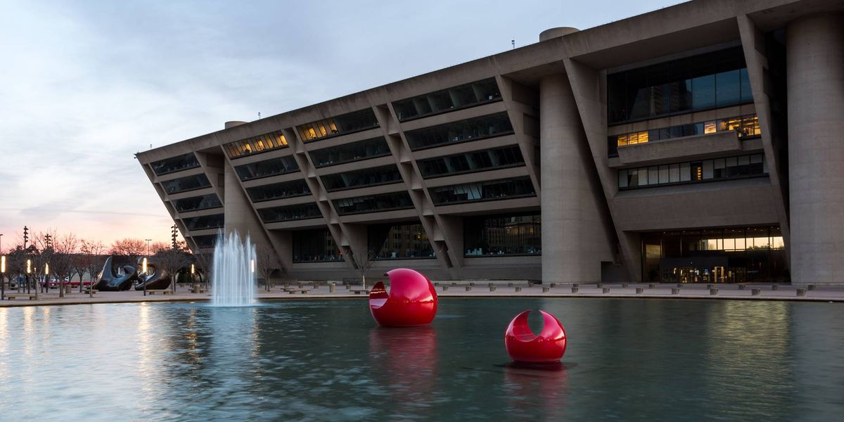 Dallas architecture critic pushes for saving Dallas City Hall