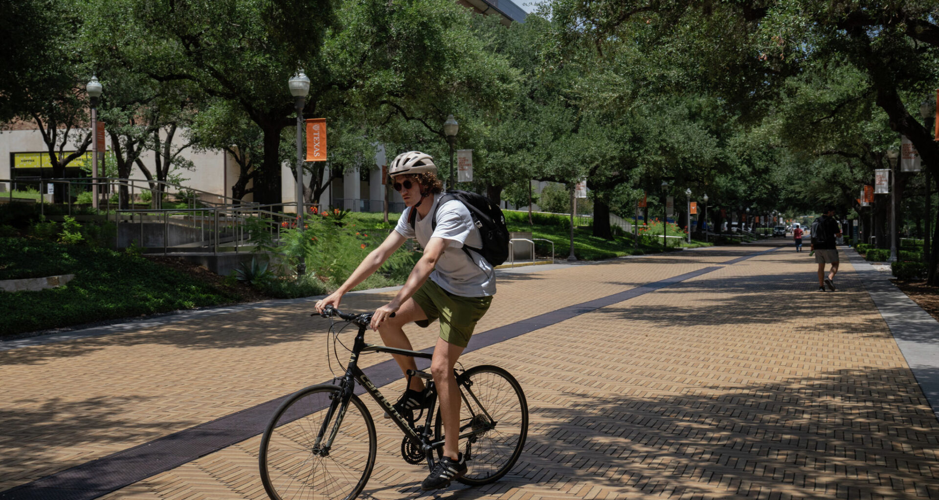Advocates criticize proposed University of Texas bike dismount policy