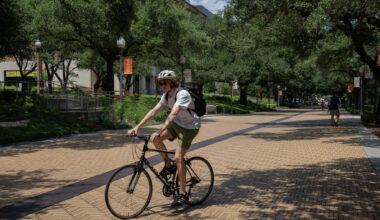 Advocates criticize proposed University of Texas bike dismount policy