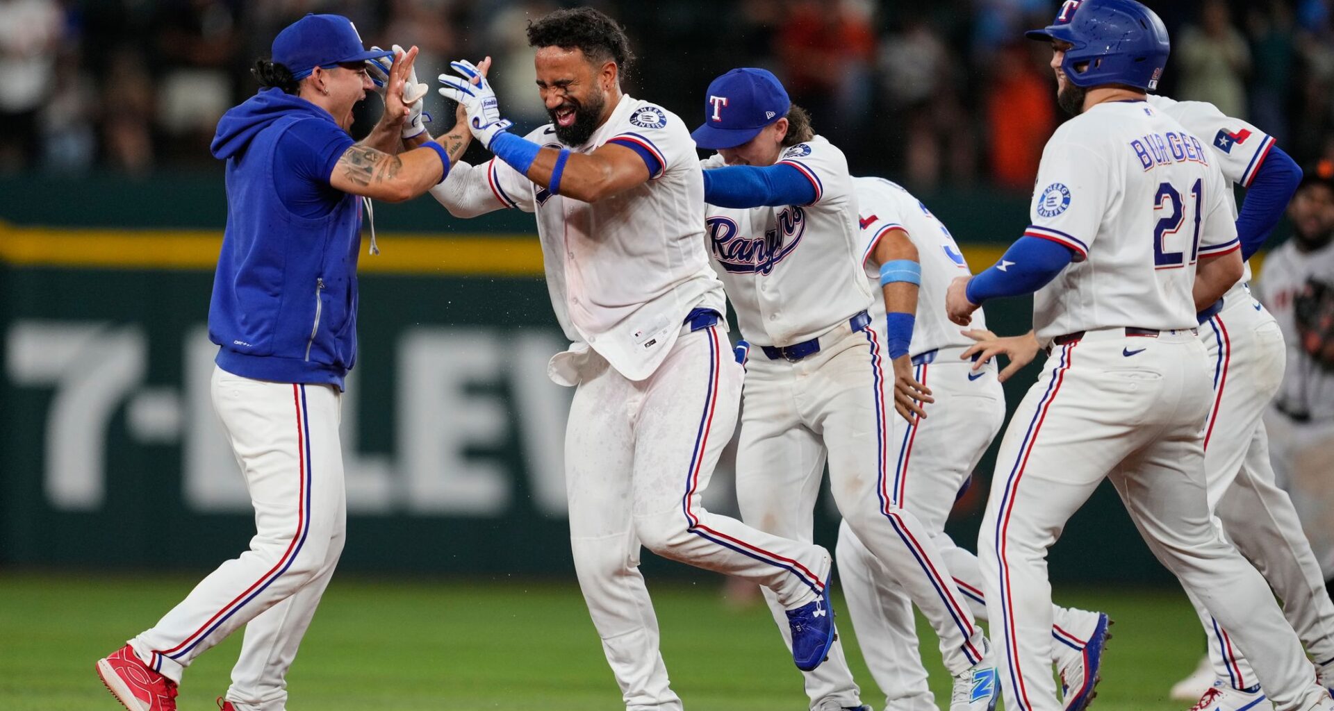 Ezequiel Duran has 4 RBIs as Rangers beat Giants 5-4 to end season-worst 6-game losing streak