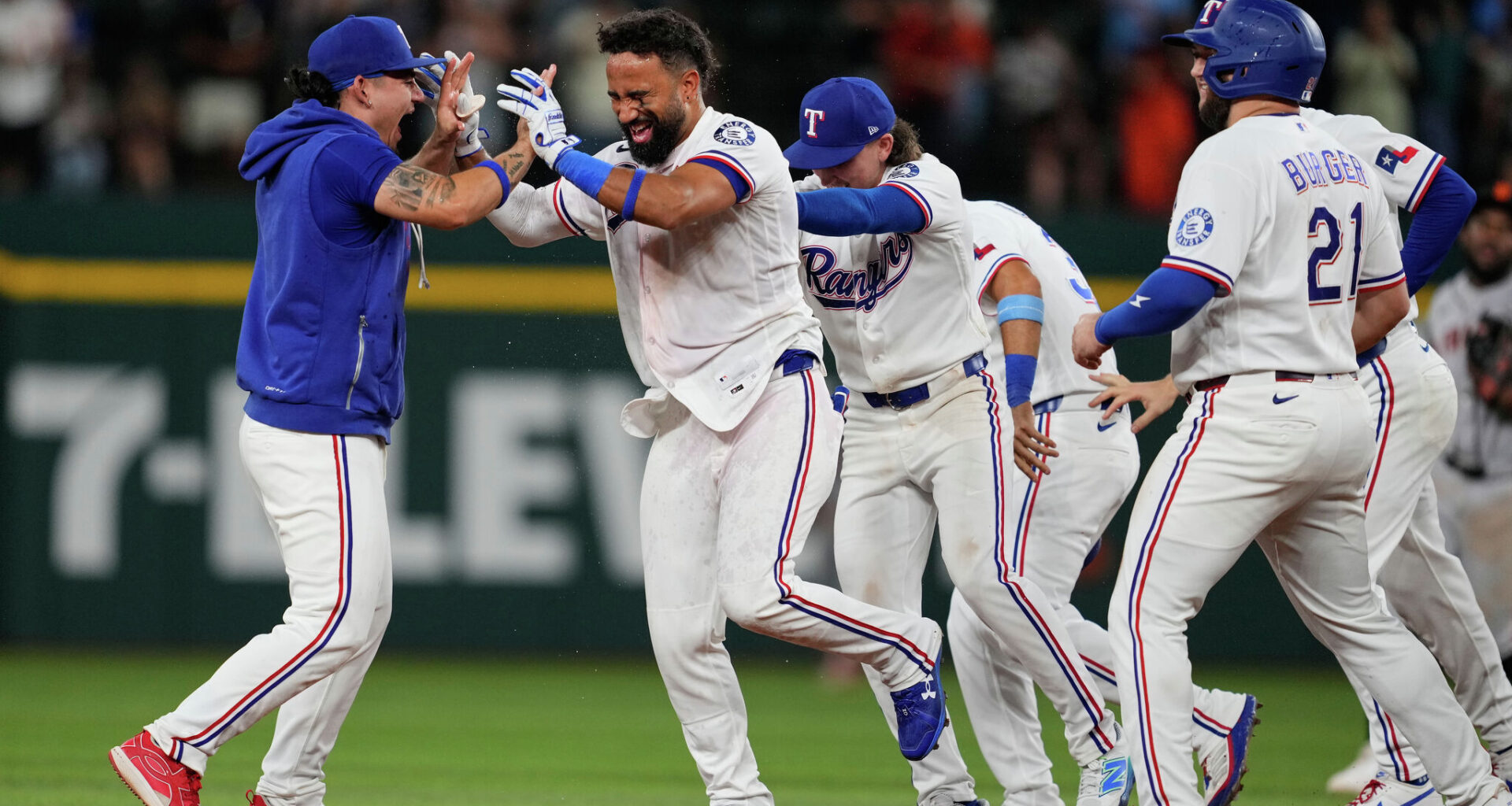 Ezequiel Duran, Rangers rally for walk-off win vs. Giants