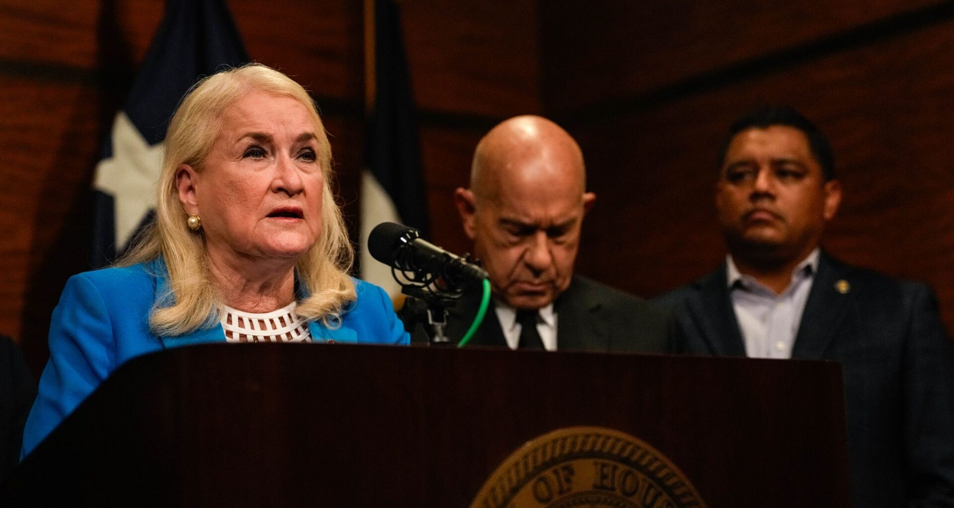 Sylvia Garcia 'disagrees' with Whitmire over HPD's approach to ICE
