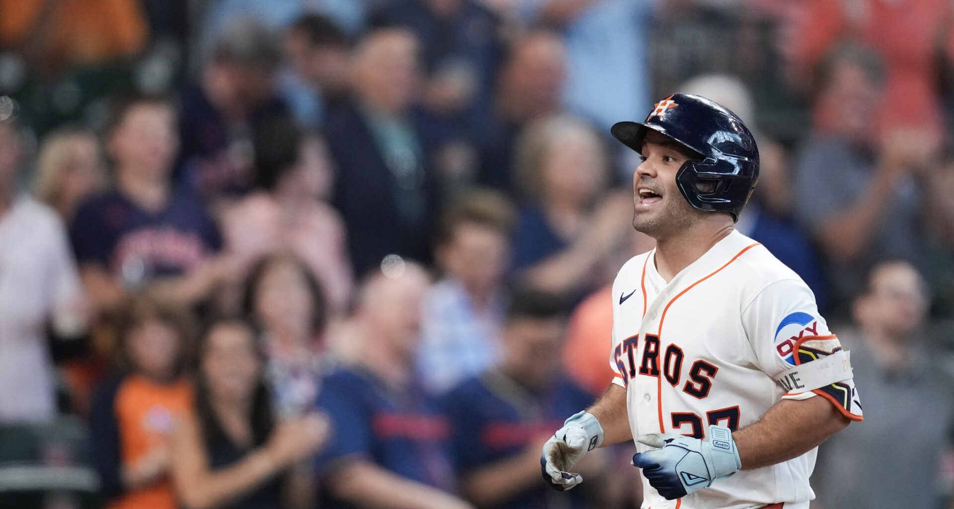 Houston Astros: Jose Altuve heating up and so is title chase