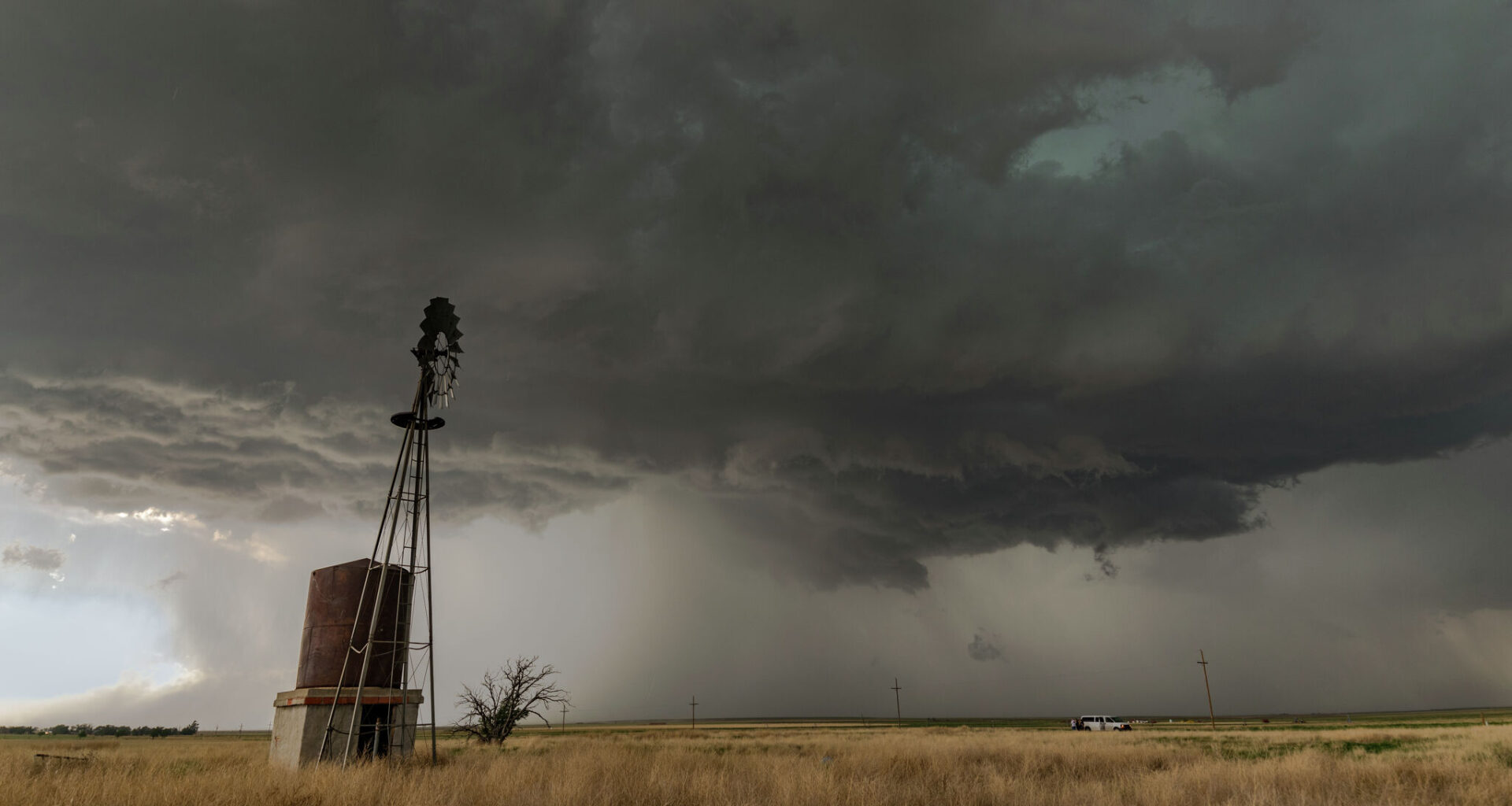 NWS: Hail, damaging winds threaten Texas towns amid cold front