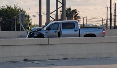Crash shuts down Interstate 10 eastbound; Driver seriously injured, SAPD says