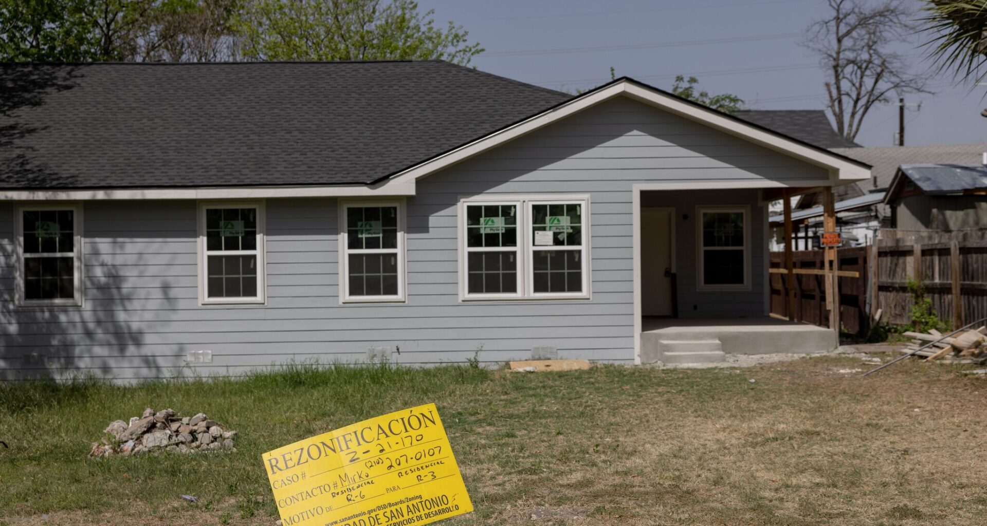 Home buyers need less income to buy starter homes, Redfin says
