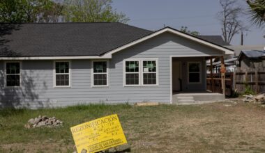 Home buyers need less income to buy starter homes, Redfin says