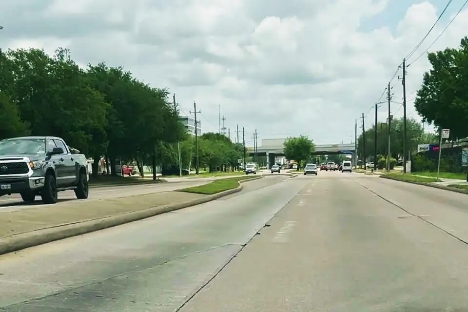 Complaints about faded Houston road lanes doubled. Who's fixing them?