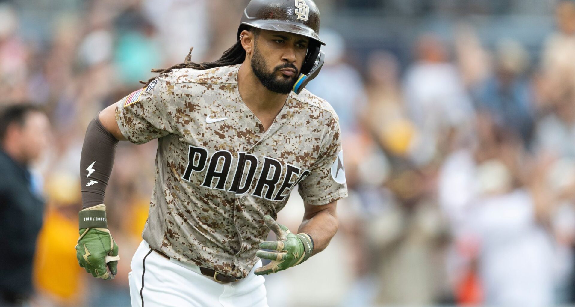 Fernando Tatis Jr. and newcomer Austin Hays power Padres to 7-2 victory over Astros