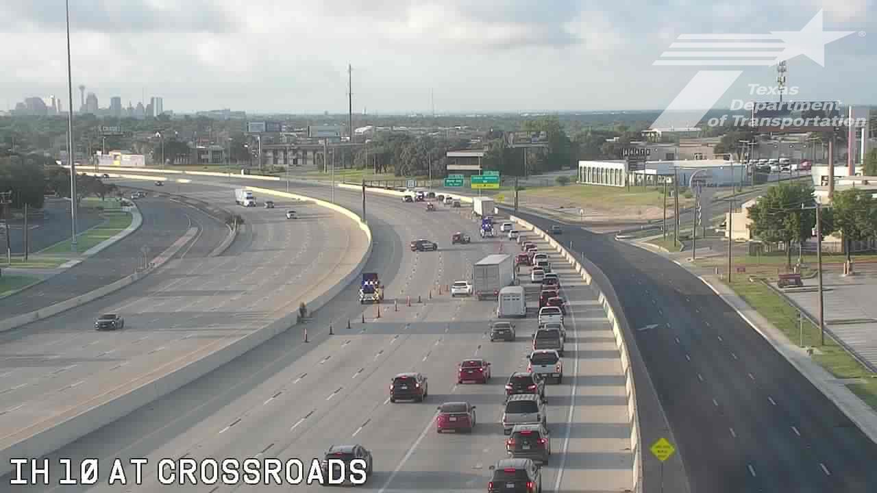 TxDOT says major crash shuts down I-10 East in San Antonio