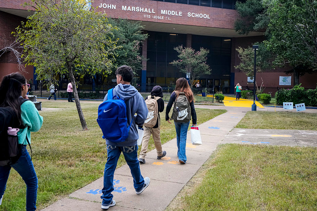Texas lawmaker pushes later school start dates amid summer heat