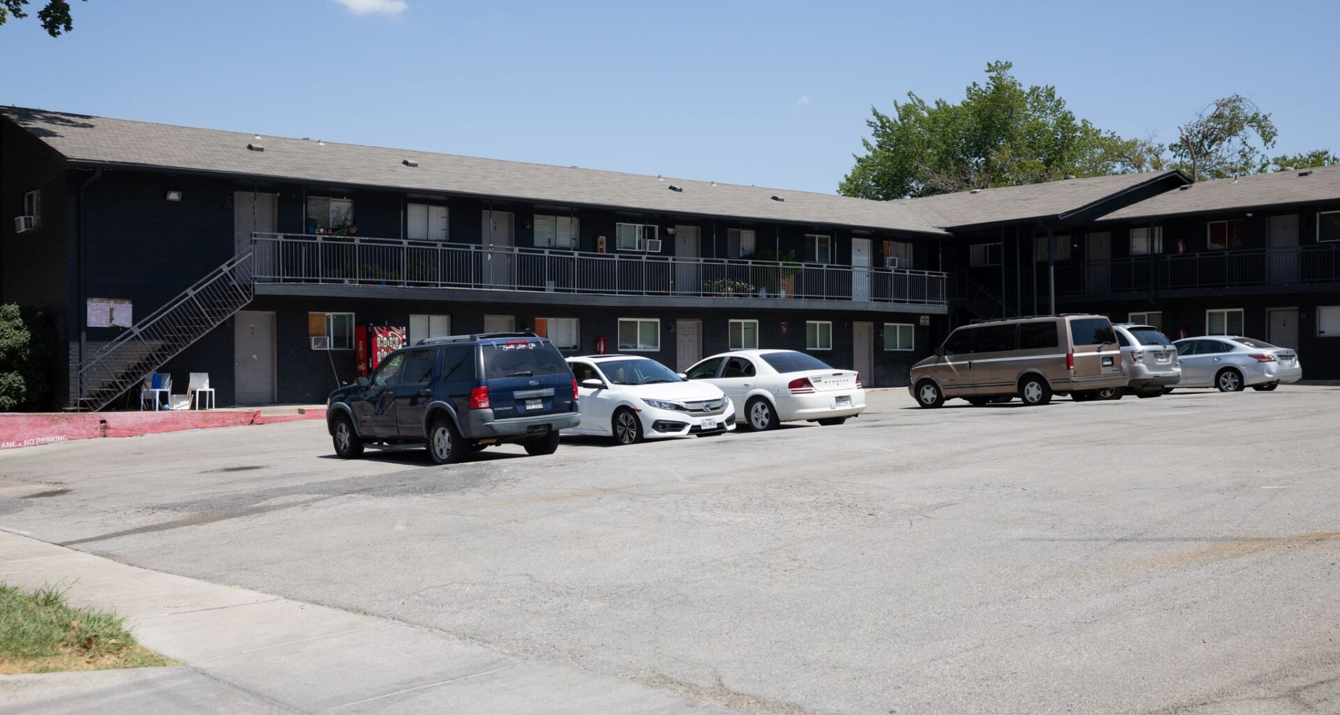 Bonnie apartment residents ordered to vacate after Oak Cliff blast