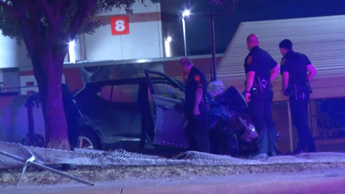 2 hospitalized in critical condition after single-vehicle crash on Northeast Side, SAPD says