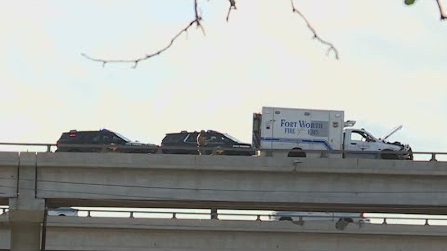 Stolen Fort Worth ambulance rams vehicles during I-35 pursuit; driver fatally shot