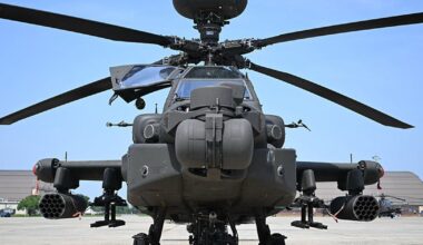 US Army temporarily halts Apache helicopter training following deadly Texas crash