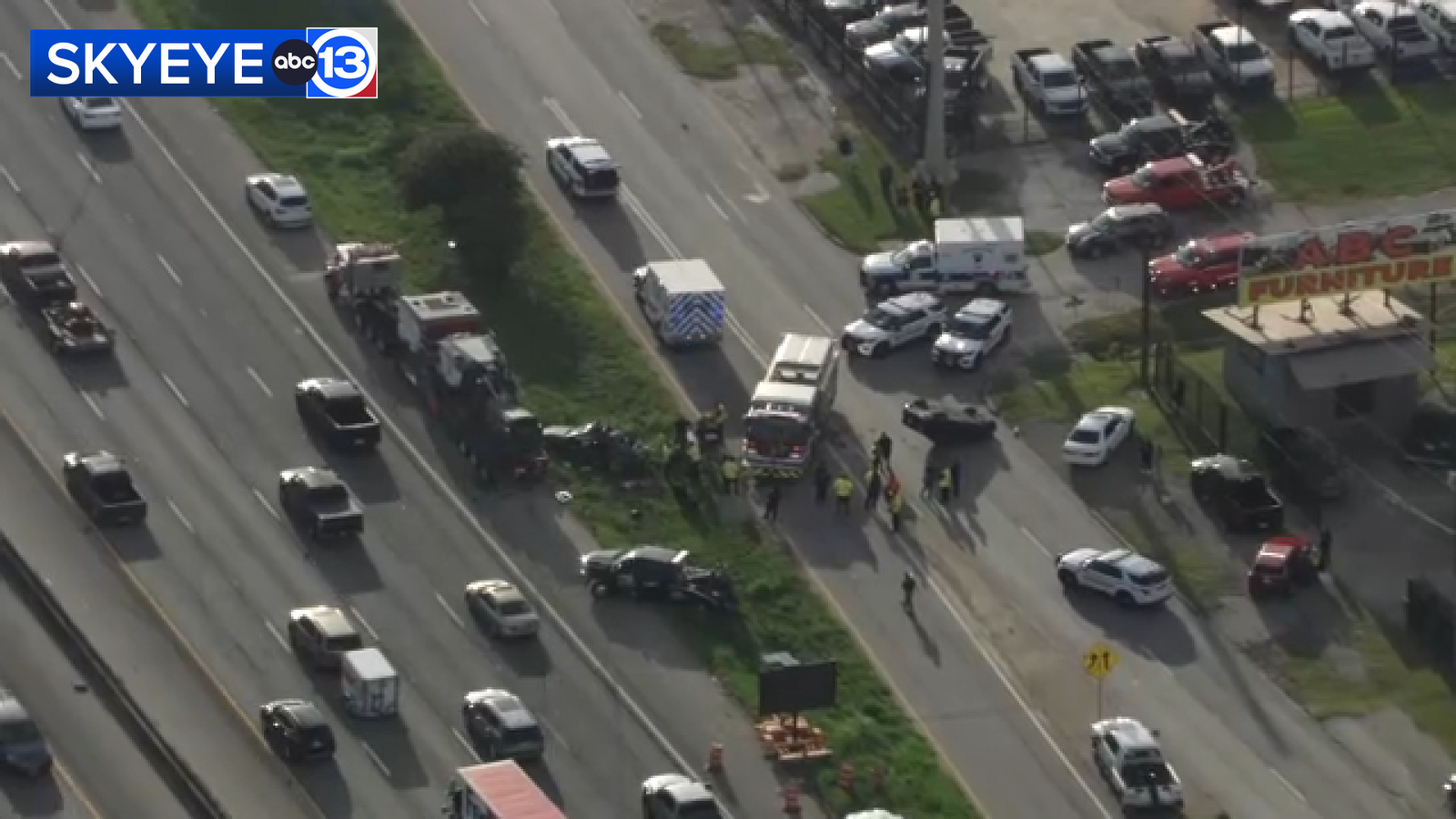 Deadly crash on East Freeway forces full closure of westbound, service lanes, authorities say