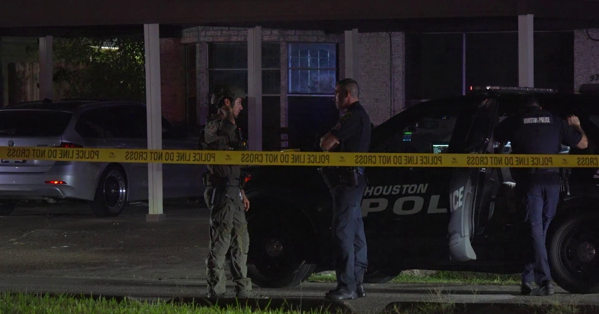 1 dead, 3 injured in southeast Houston shooting