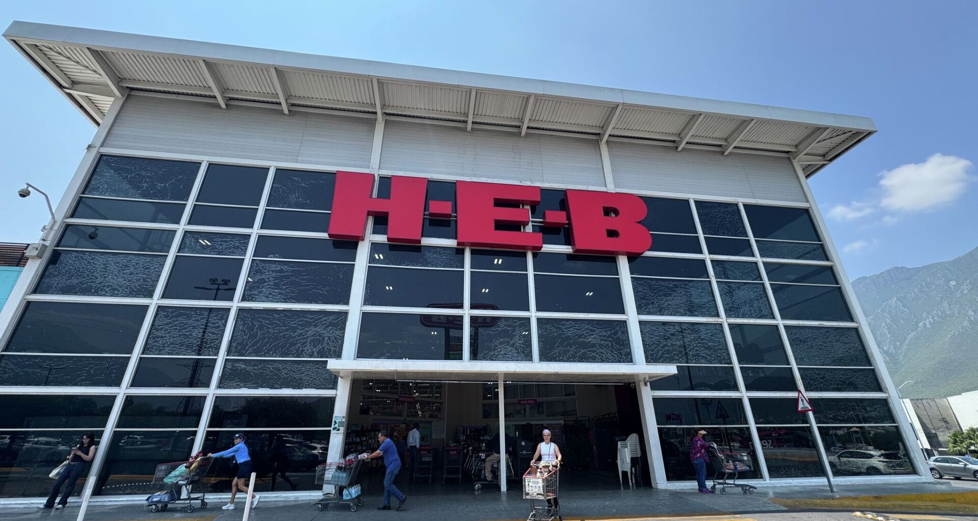 I visited H-E-B in Mexico. Here's how it compares to Texas