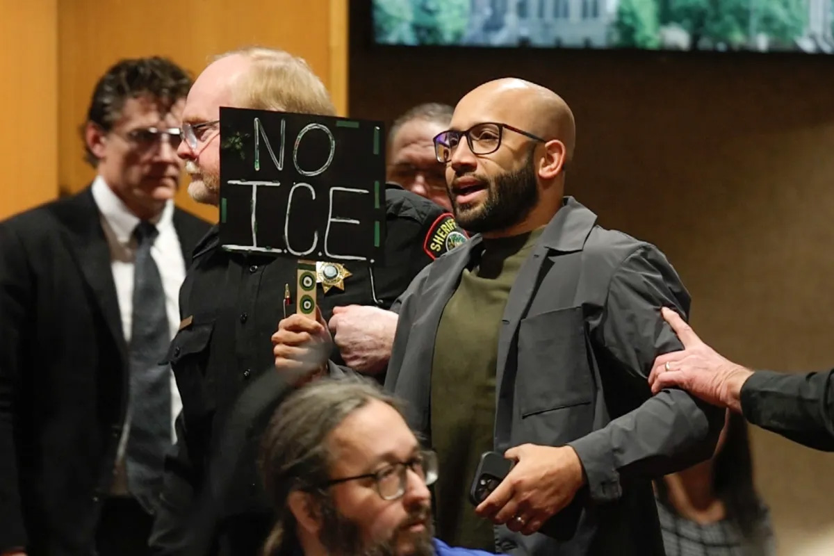 Fort Worth activist arrested after cursing at Tarrant County meeting