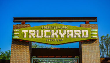 Truck Yard opening soon in Richardson with Como Motel nod