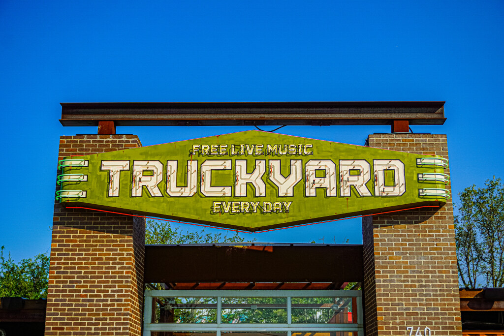 Truck Yard opening soon in Richardson with Como Motel nod