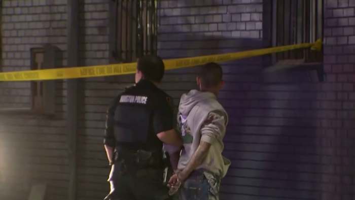 Man accused of holding woman against will at N. Houston apartment in custody after hours-long standoff