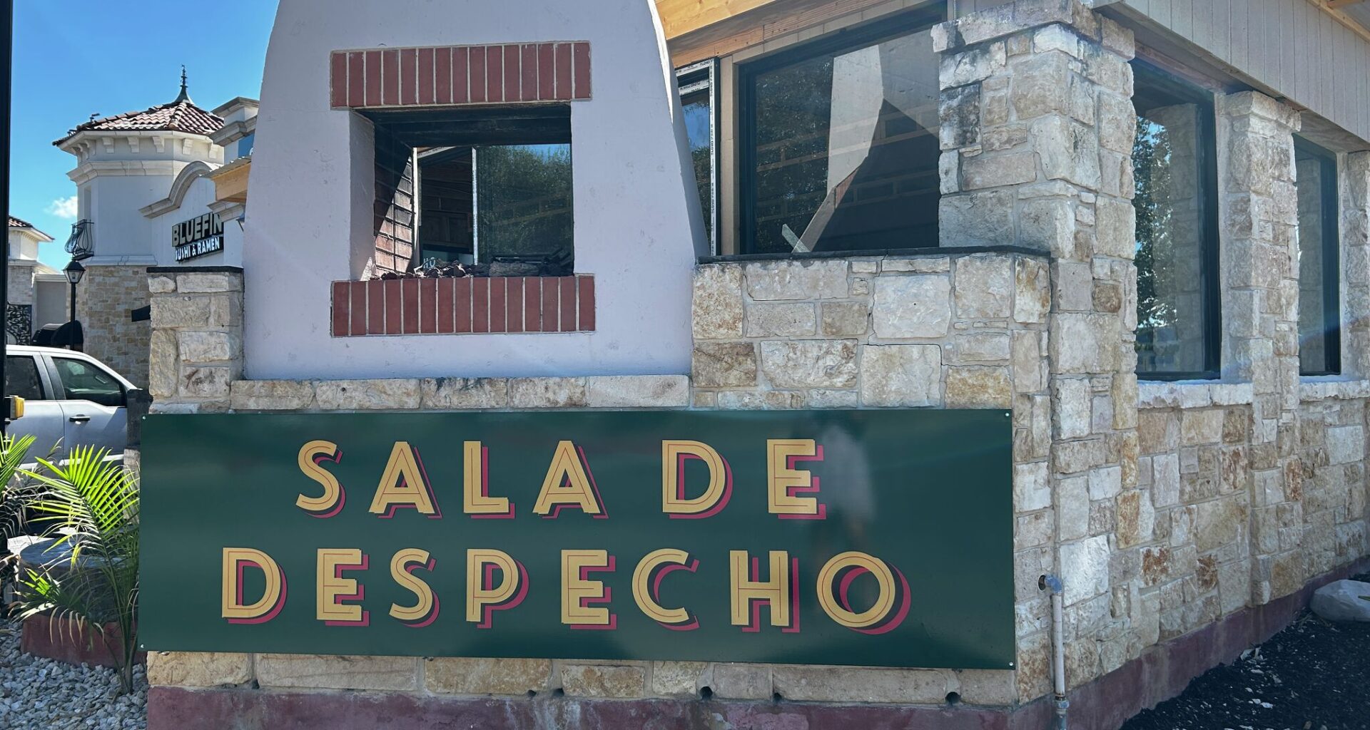 A sign for Sala de Despecho.