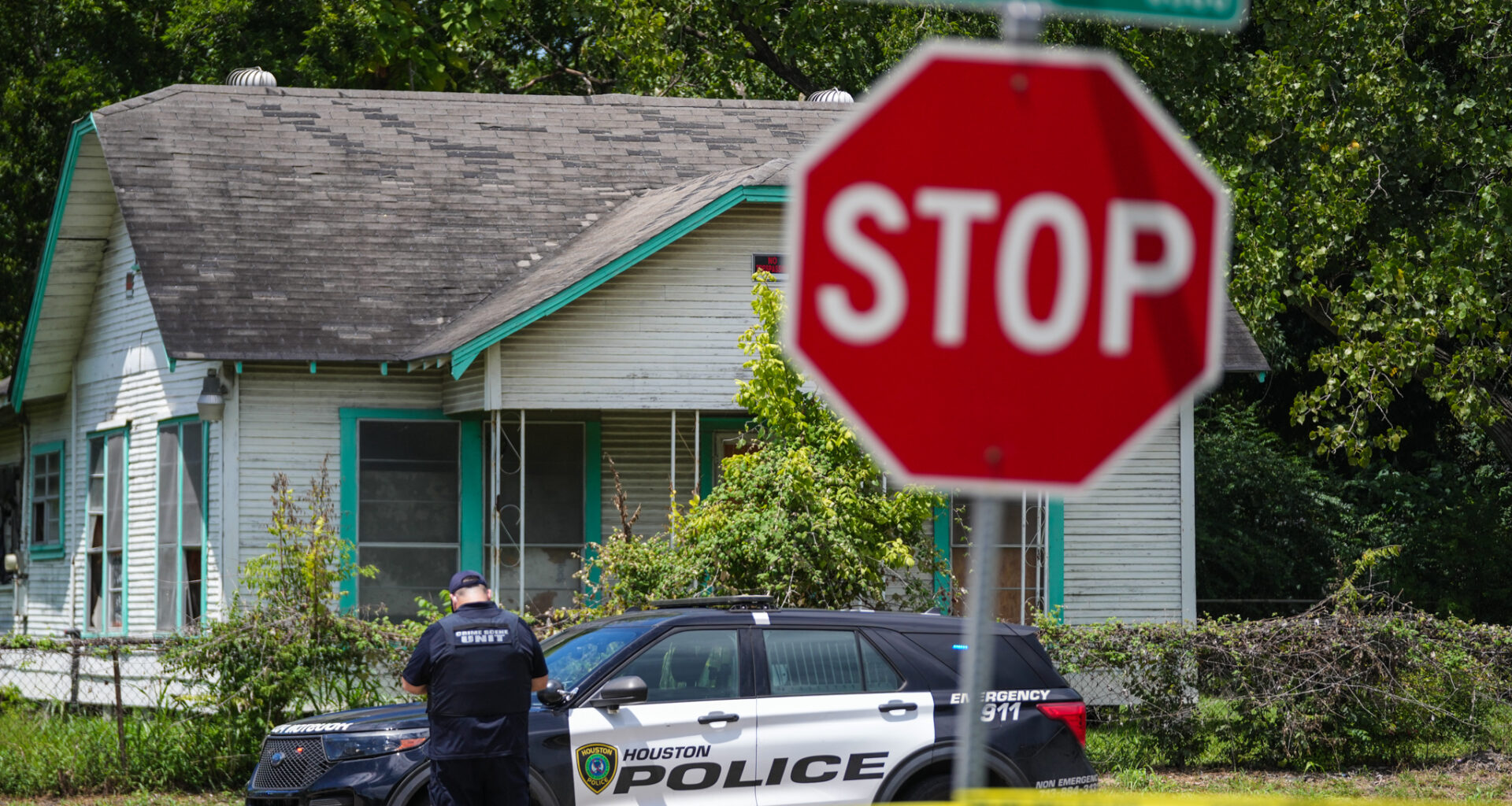 Houston man charged after North Wayside shooting wounds 3