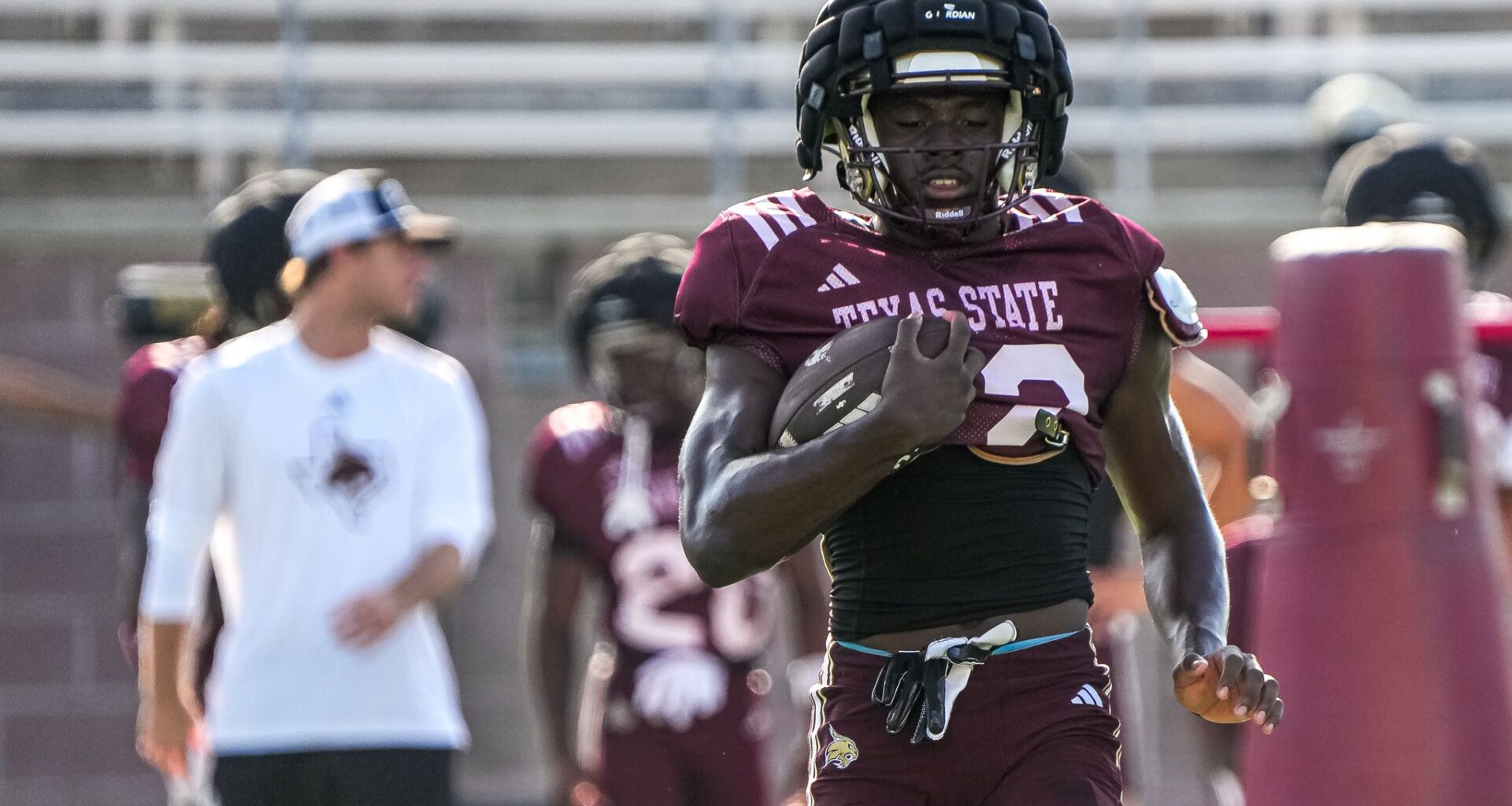 La'Keyleon Graves flashes 2-way potential in Texas State camp