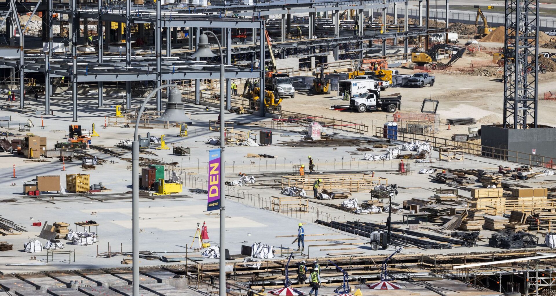 Council approves $220.5M contract for renovating airport terminals