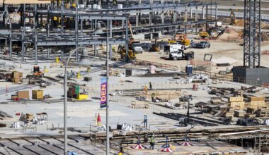 Council approves $220.5M contract for renovating airport terminals