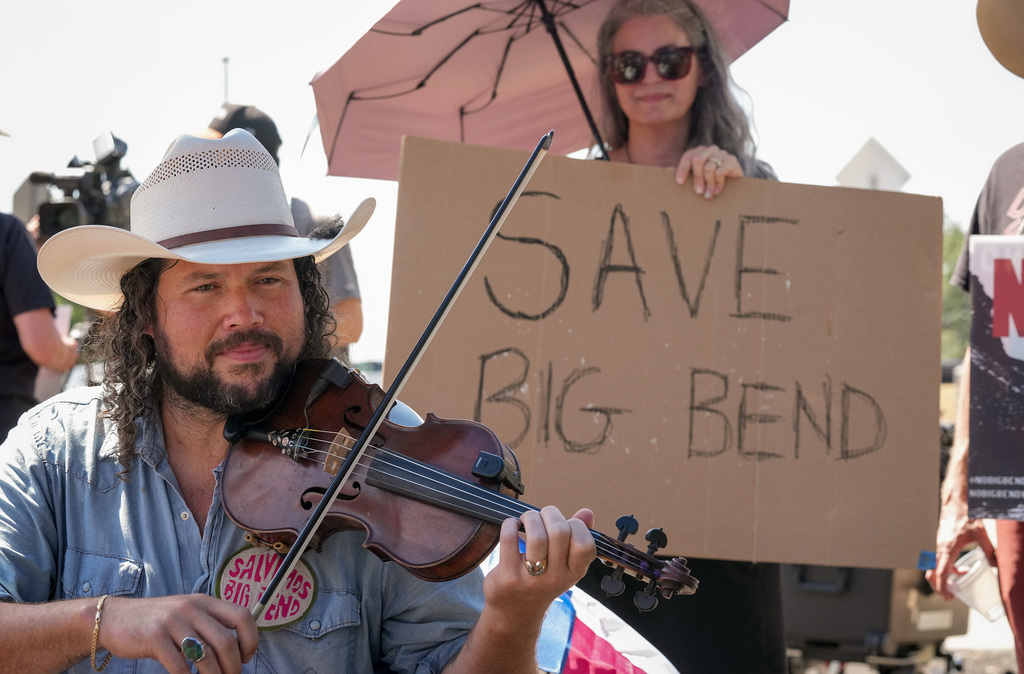 Big Bend border wall protest at Texas Parks and Wildlife hearing