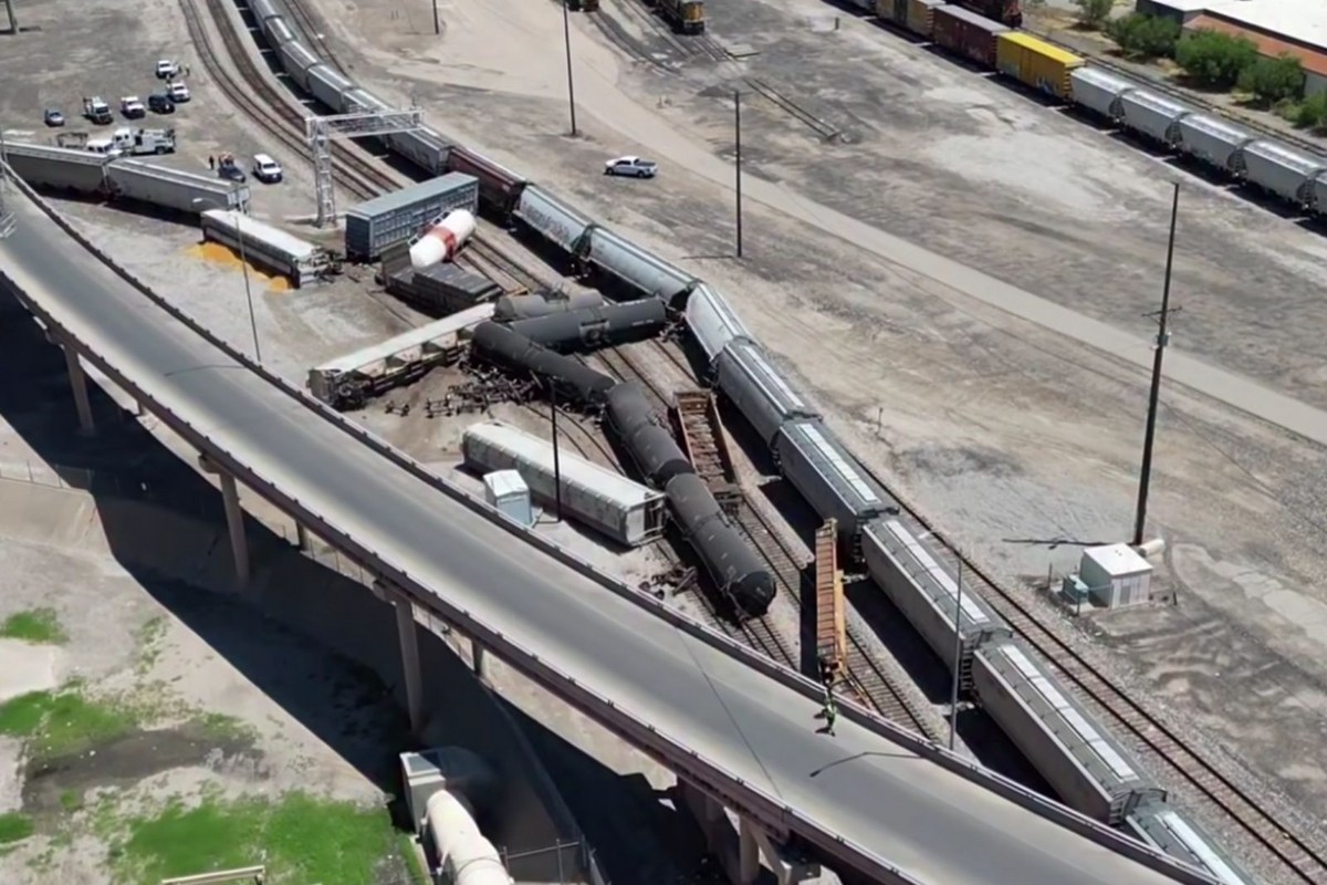 El Paso Train Derailment Reported Near I-10 East And Cotton Street