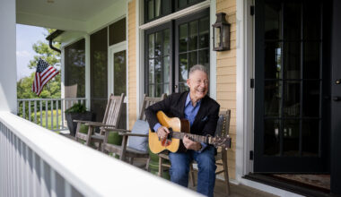 Houstonian Lyle Lovett stars in new Texas A&M campaign